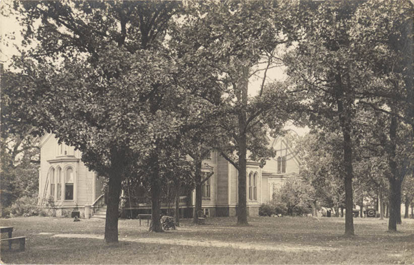 Postcard view of the Nestlerest building on Lake Zurich, Illinois, circa 1913
